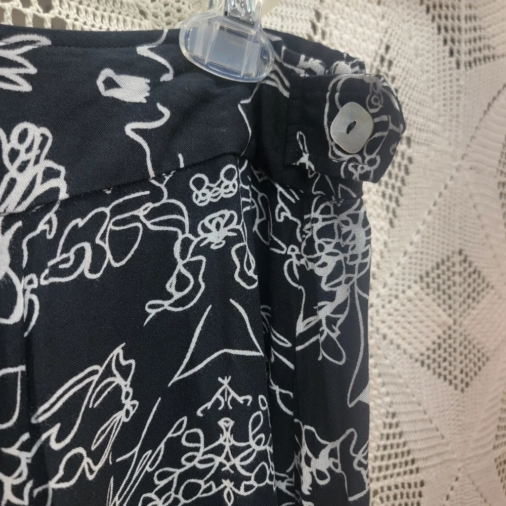 Soft surroundings size medium petite maxi skirt. 100% viscose. Black & White